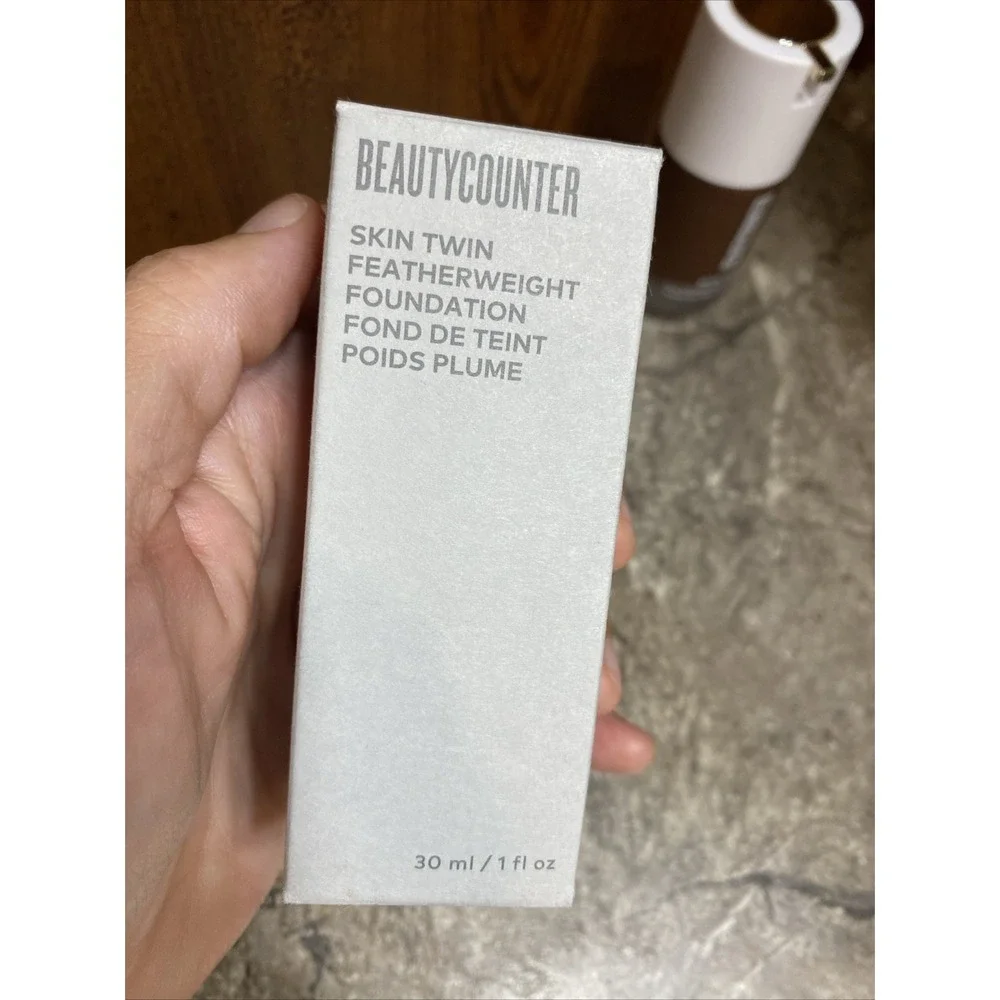 BNIB BEAUTYCOUNTER Skin Twin Featherweight Foundation 1 fl oz‎ Each Deep 660